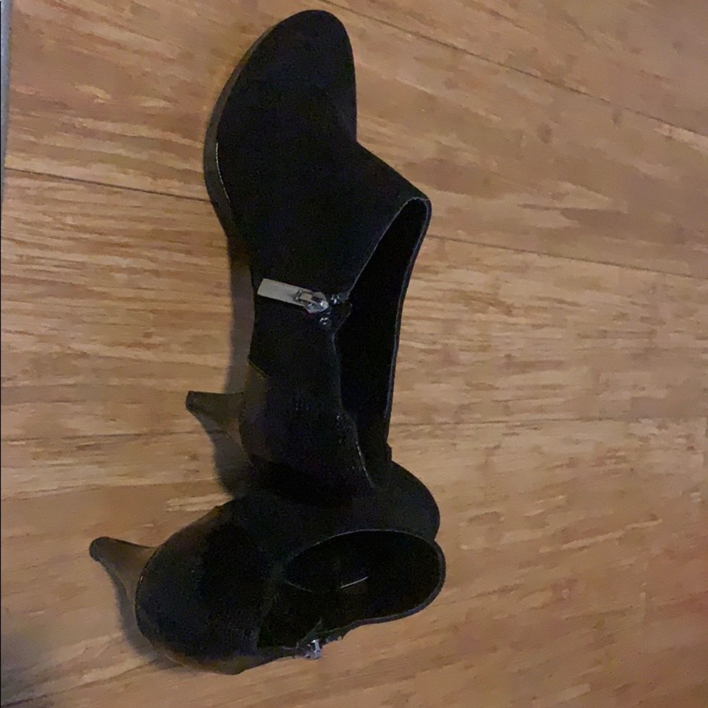 Black dress shoes